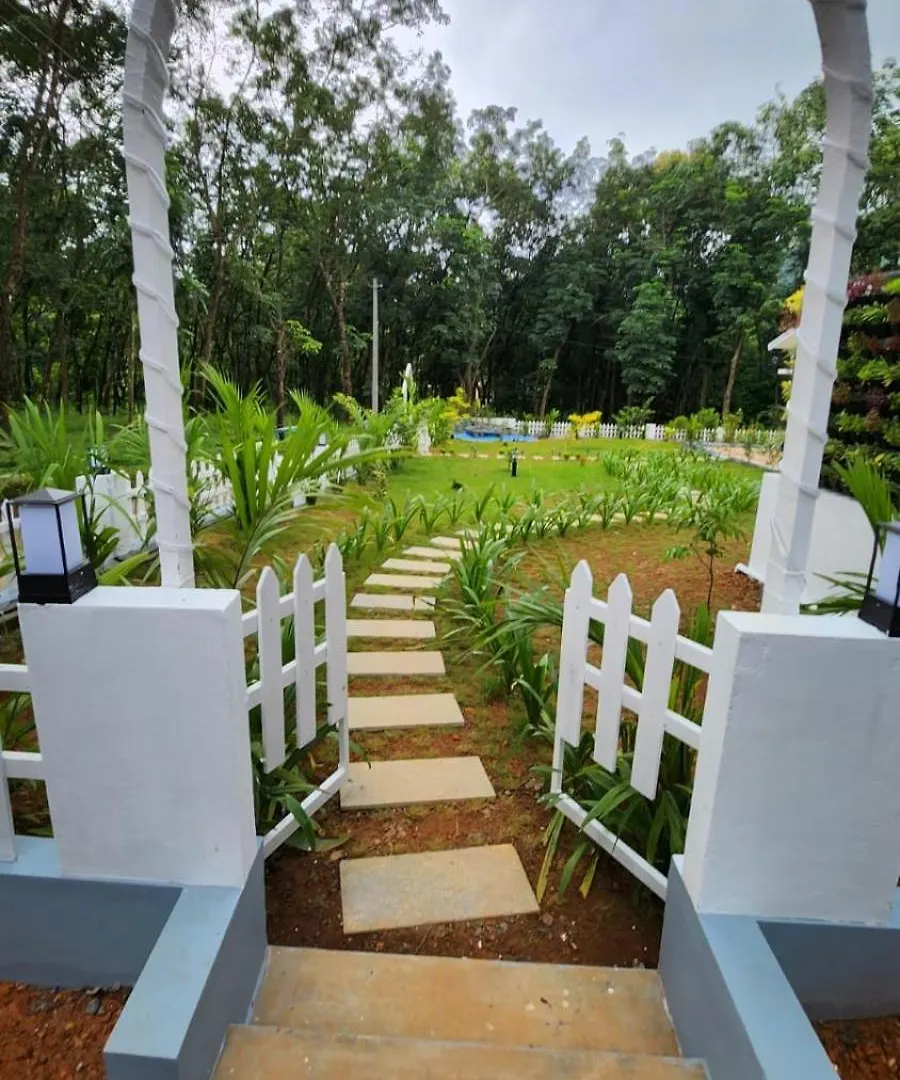 Villa Merlys Fruit Garden - Resort At Thattekkad Kotamangalam India