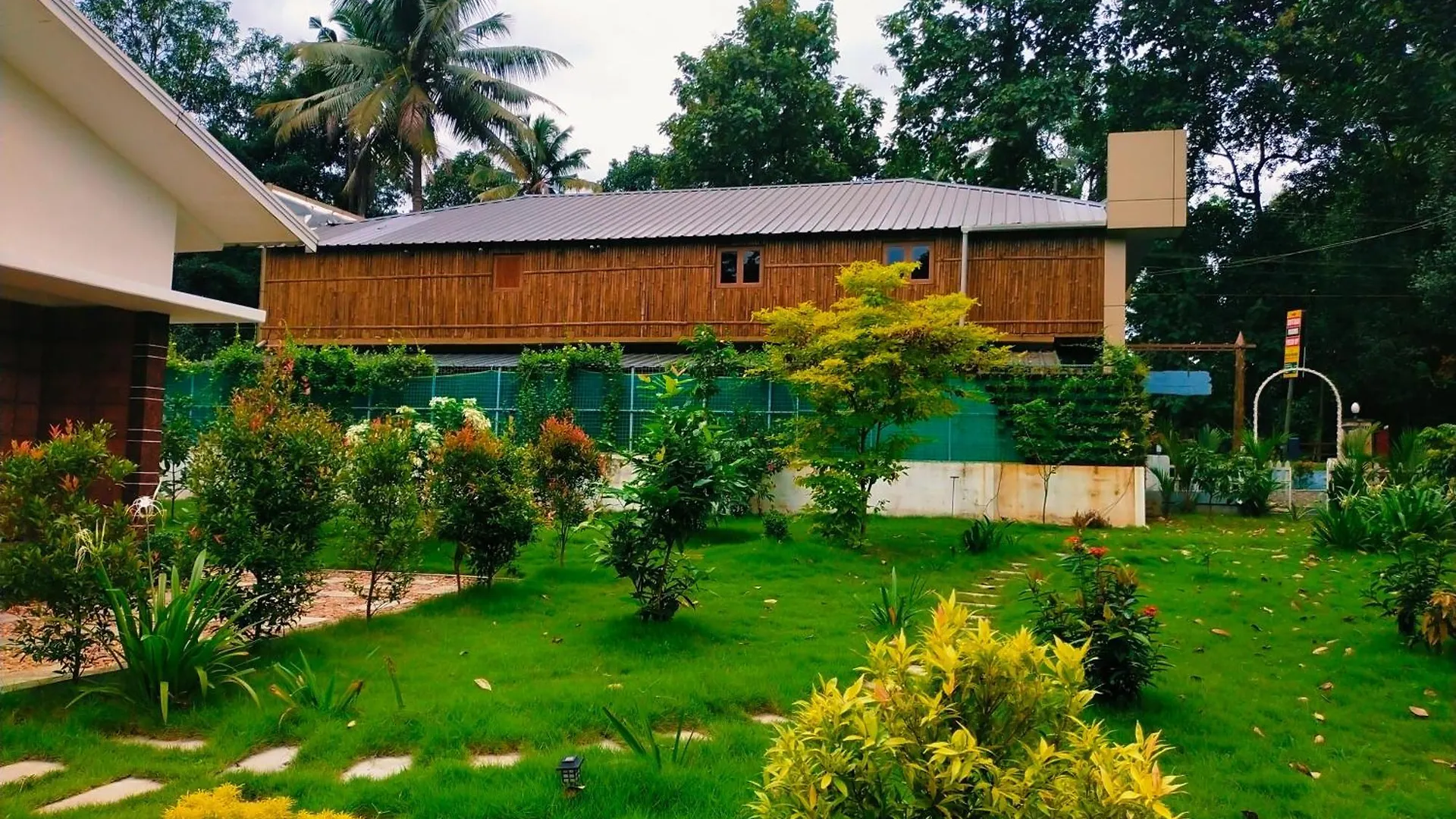 Merlys Fruit Garden - Resort At Thattekkad Kotamangalam